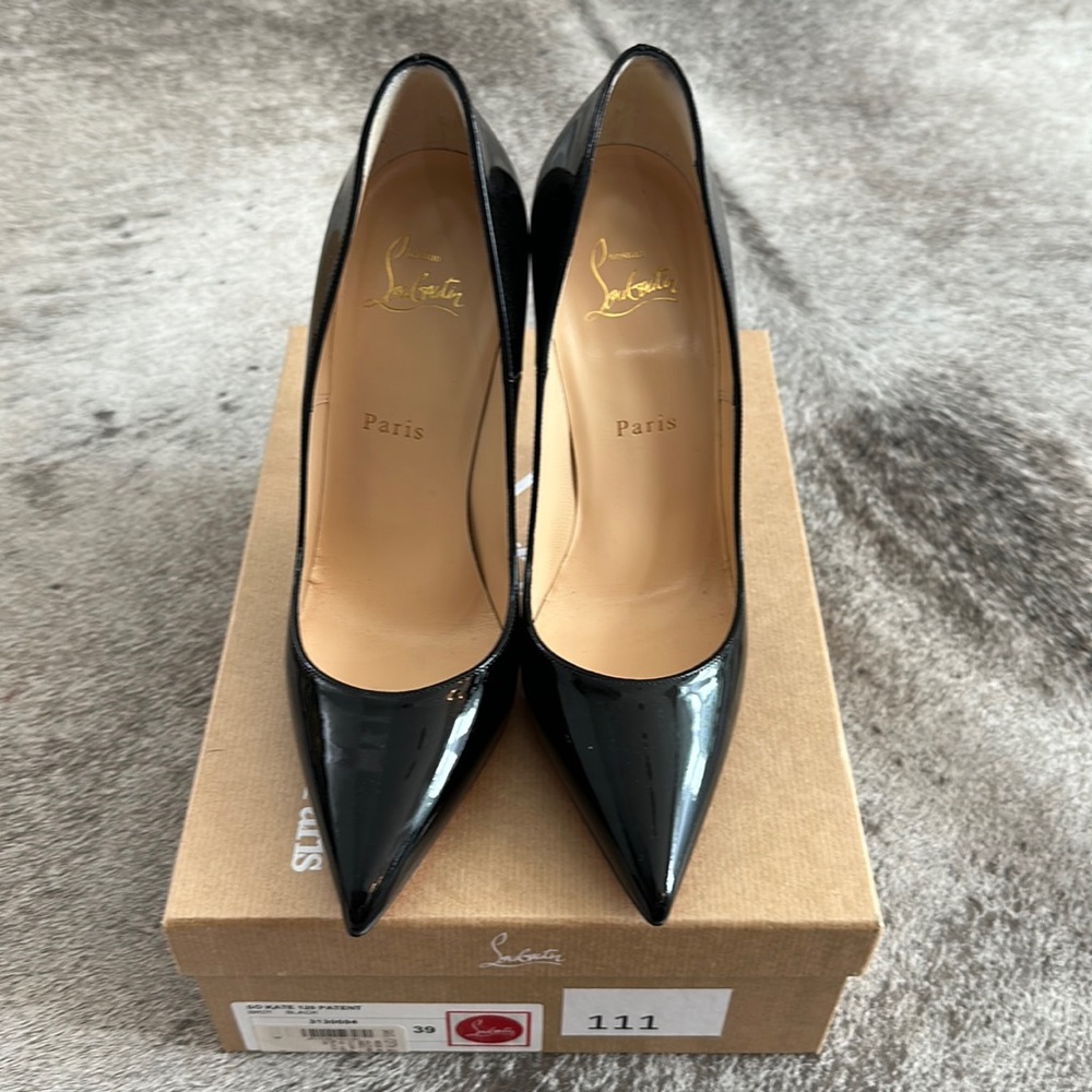 Christian Louboutin So Kate size 39